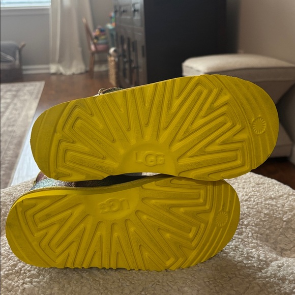 Used 1 week KIDS GLITTER UGGS CLASSIC II BOOTS SIZE 1 big kid RARE - Picture 10 of 12